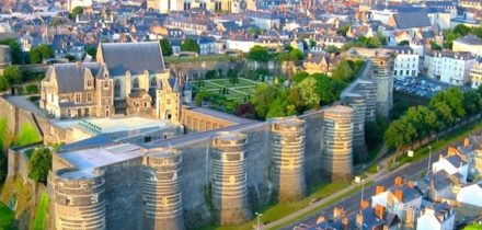 Privatjet mieten nach Angers Loire