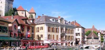 Privatjet mieten nach Annecy Haute-Savoie