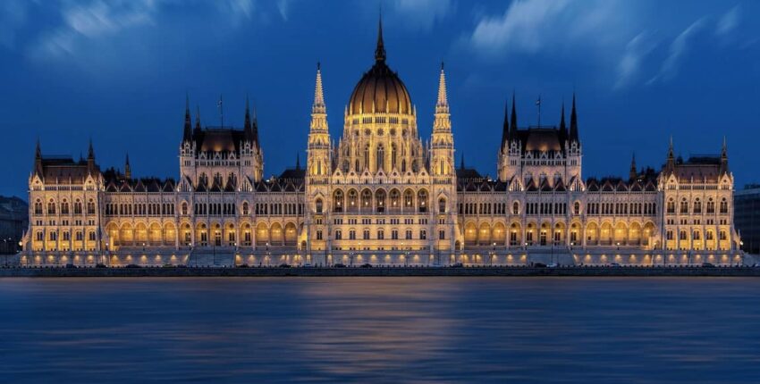 Paris - Budapest: Privatjet mieten