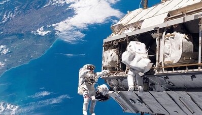 Live-Übertragung über die Erde an Bord der Raumstation ISS