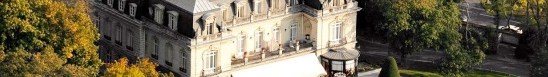 Mieten Sie einen Hubschrauber, um nach Les Crayères (Reims Champagne) zu fliegen