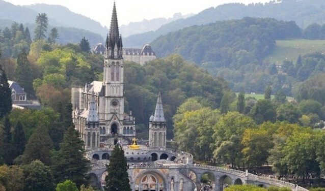 Privatjet mieten nach Tarbes-Lourdes (Pyrenäen)