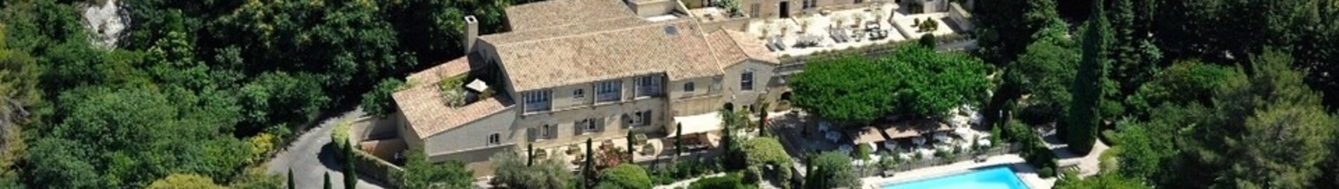 Mieten Sie einen Hubschrauber für L’oustau de Baumanière in Les Baux-De-Provence