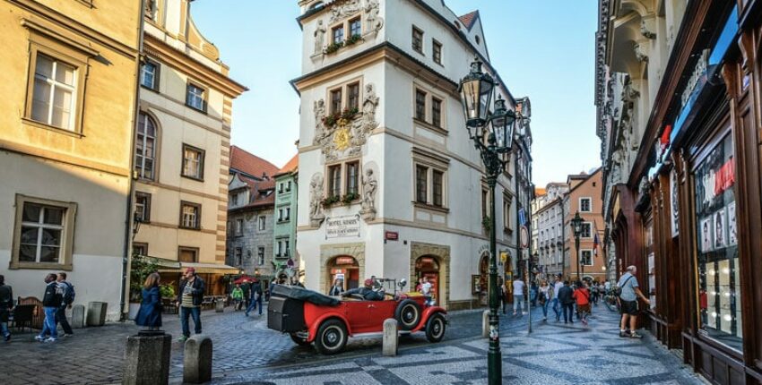 Prag Vaclav Havel: Privatjet mieten 