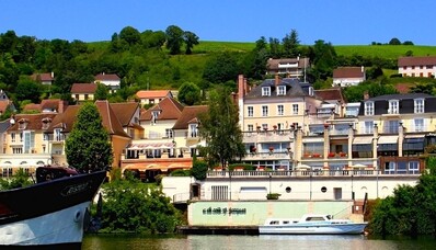Einen Hubschrauber für La Côte Saint-Jacques in Joigny mieten