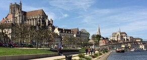 Privatjet mieten nach Auxerre-Branches