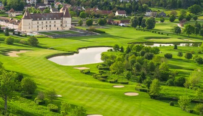 Einen Hubschrauber mieten: Château Hotel golf de Chailly in Burgund