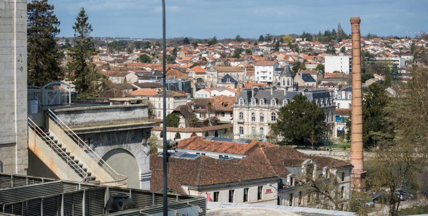 Mieten Sie einen Privatjet von/nach Angoulême Cognac