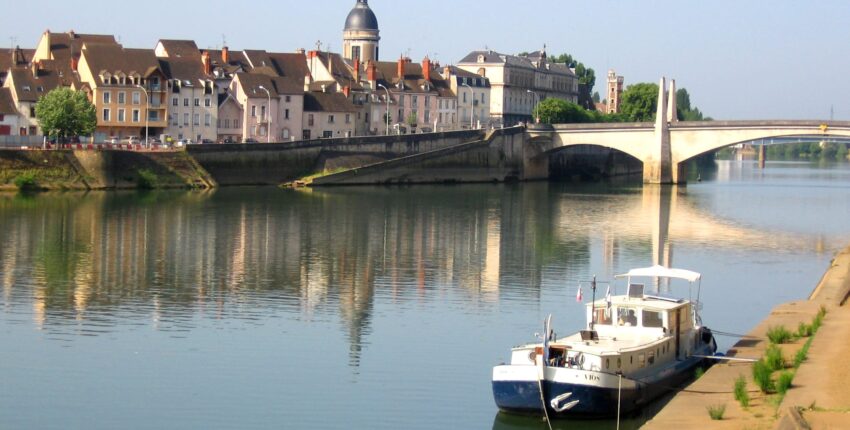 Chalon-Champforgeuil: Privatjet mieten 