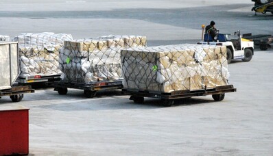 Chartern Sie ein maßgeschneidertes Frachtflugzeug, um Ihre Waren sicher zu transportieren