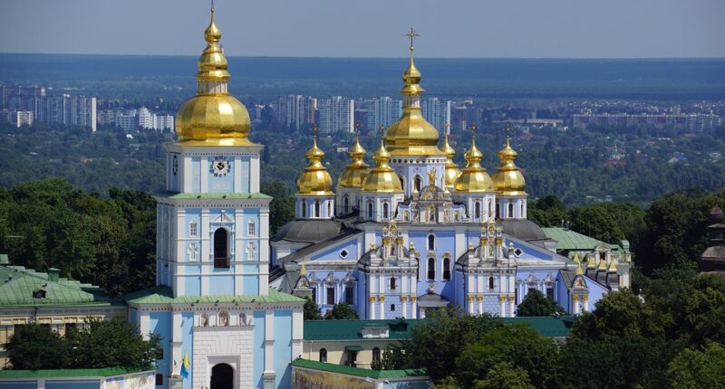 Privatjet und Hubschrauber mieten nach Kiew-Schuljany