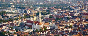 Augsburg: Privatjet und Hubschrauber mieten 