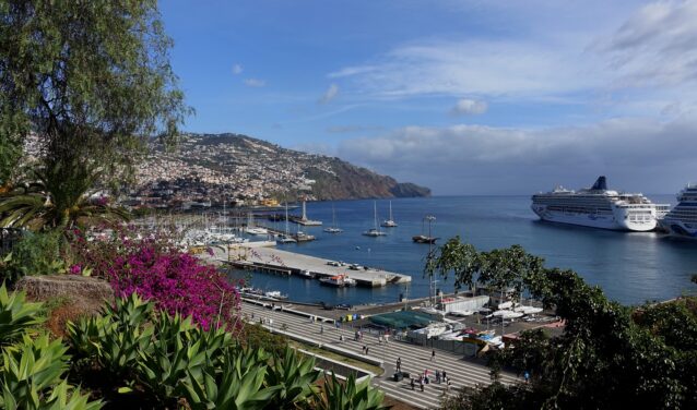 Privatjet- und Hubschrauber auf der Insel Funchal Madeira