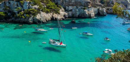 Privatjet und Hubschrauber mieten nach Menorca