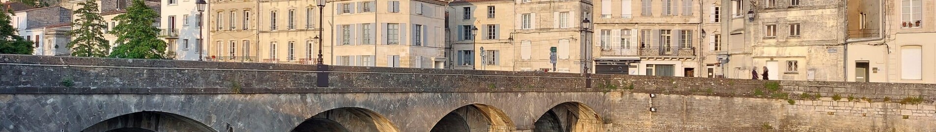 Niort Souche : Privatjet mieten 