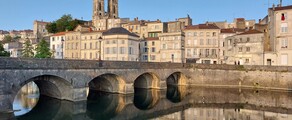 Niort Souche : Privatjet mieten 