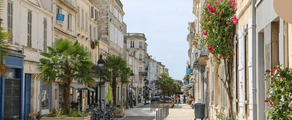 Rochefort St Agnant: Privatjet mieten 