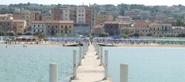 Pontedera: Privatjet mieten 