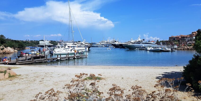 Privatjet und Hubschrauber in Porto Cervo mieten