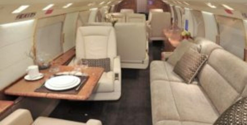 emplacement de jet privé, intérieur Gulfstream G300, sièges crème