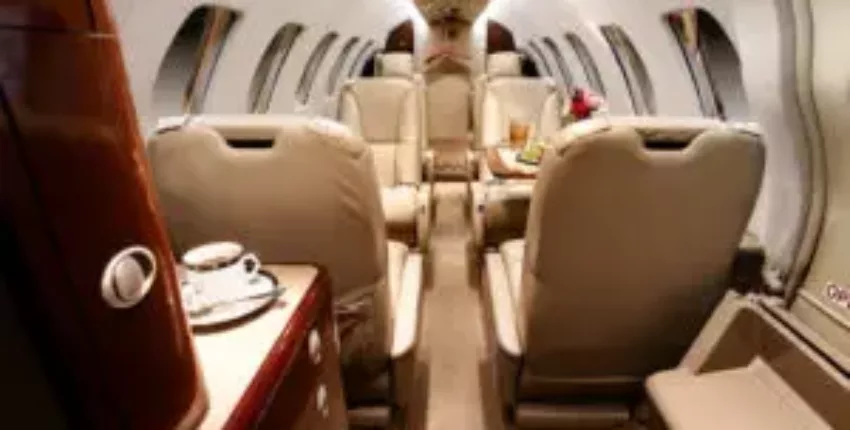 Types de jet privé: CITATION CJ2 - Luxueux intérieur jet privé