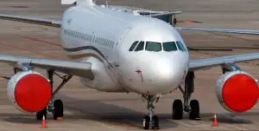 location de jet privé, AIRBUS A319 sur tarmac avec housses rouges