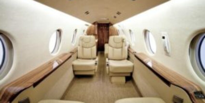 **location jet privé** : intérieur luxueux du BEECHJET 400.