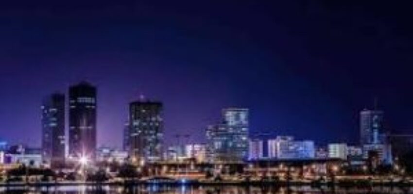 - Alternative : `privatjet mieten nach Abidjan, Skyline de la ville la nuit`