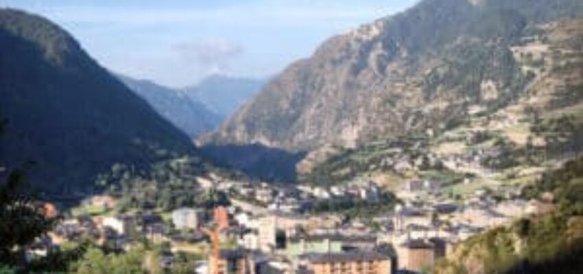 **Privatjet et Hubschrauber mieten nach Andorre-La Seu d'Urgell.**