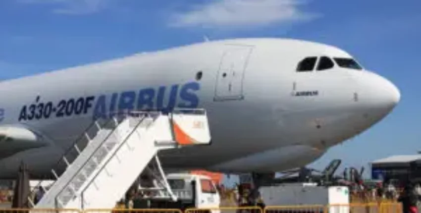 **Alternative Balise :**
Location de jet privé Airbus A330-200F cargo stationné.