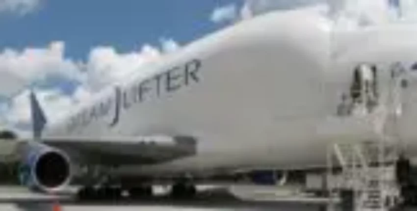location jet privé - Boeing 747-400 Dreamlifter sur tarmac