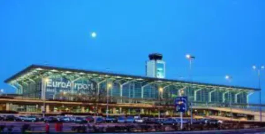 location jet privé - EuroAirport terminal extérieur crépuscule
