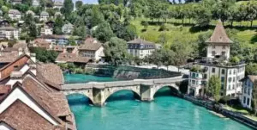 Privatjet mieten nach Bern pour découvrir une ville pittoresque.