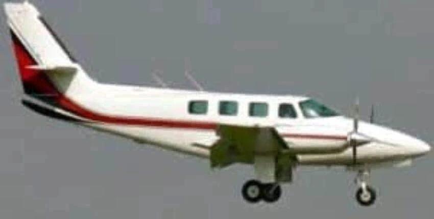 location de jet privé : CESSNA 303 en vol gris.