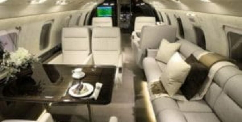 Type de jet privé : CHALLENGER 850, luxueux intérieur.