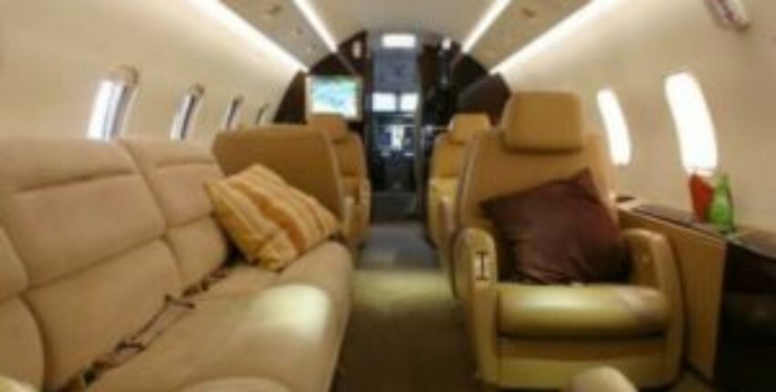 location jet privé: Intérieur jet privé avec sièges en cuir