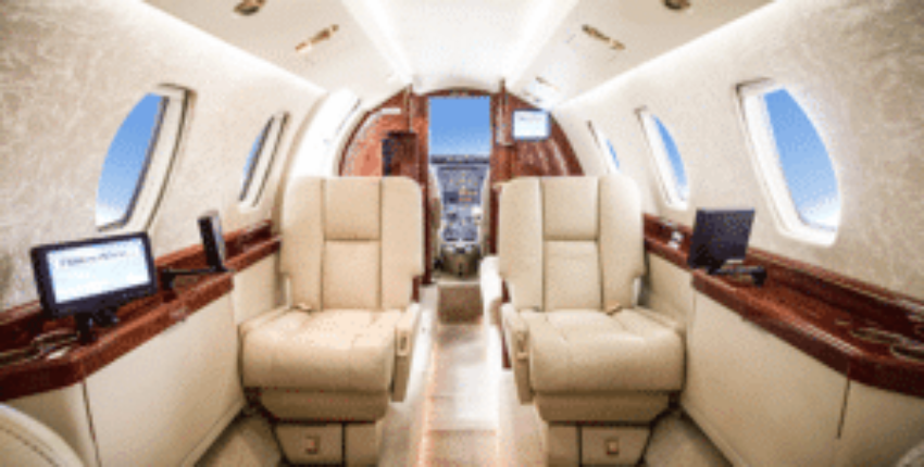 location jet privé CITATION III, intérieur luxe, sièges en cuir beige