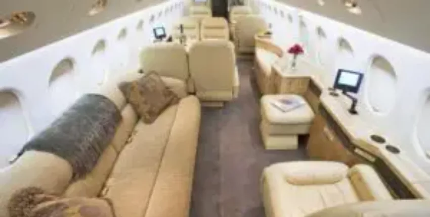 **location de jet privé, Falcon 900, intérieur luxueux**