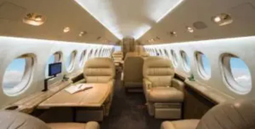 location de jet privé - intérieur du Falcon 900