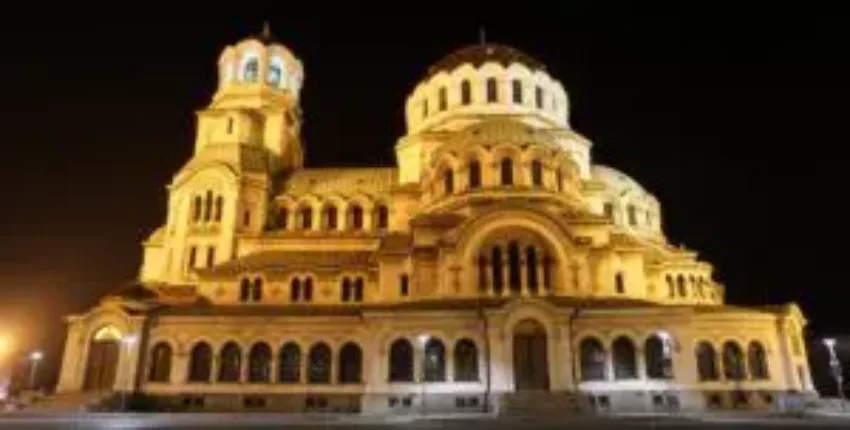 Privatjet mieten nach Sofia Bulgarien: Cathédrale illuminée.