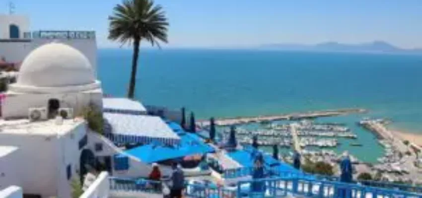Toit terrasse avec vue marina à Tunis