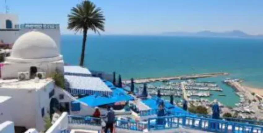 Toit terrasse avec vue marina à Tunis