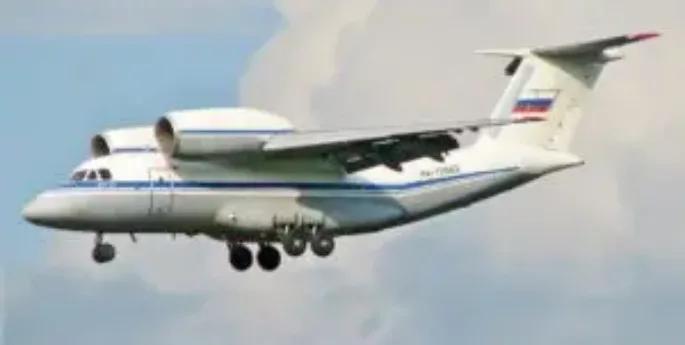 Mieten Sie eine zweimotorige Antonov An-72