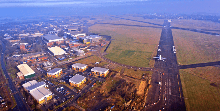Privatjets am Cranfield Airport mieten