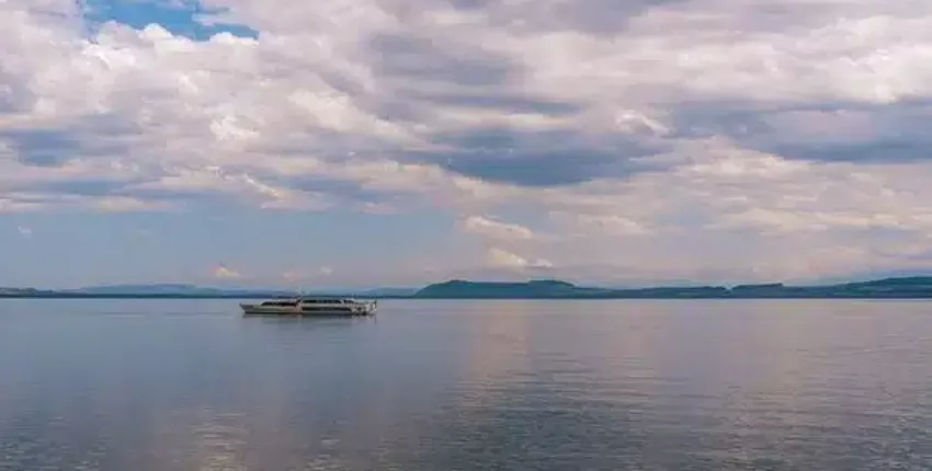 Privatjet in Neuchâtel mieten 