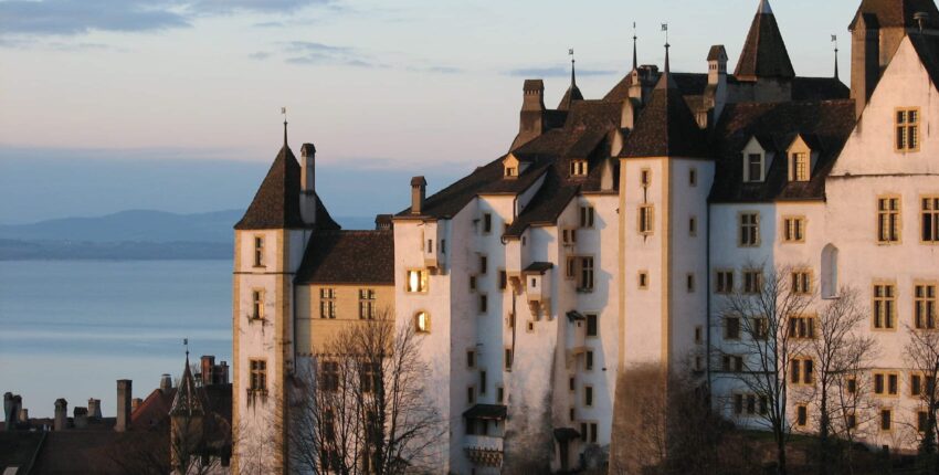 Privatjet in Neuchâtel mieten 