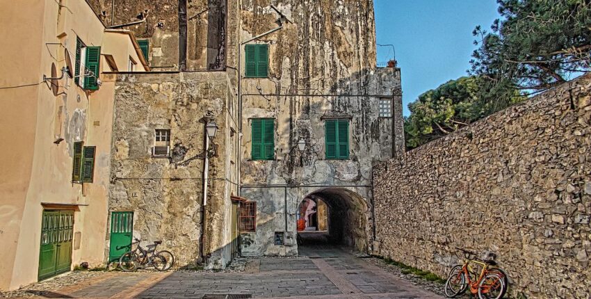 Mieten Sie einen Privatjet von/nach Villanova D&rsquo;Albenga