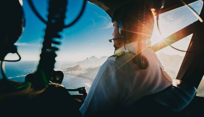 Alles über den Beruf des Hubschrauberpiloten: Ausbildung, Gehalt, Berufsmöglichkeiten..