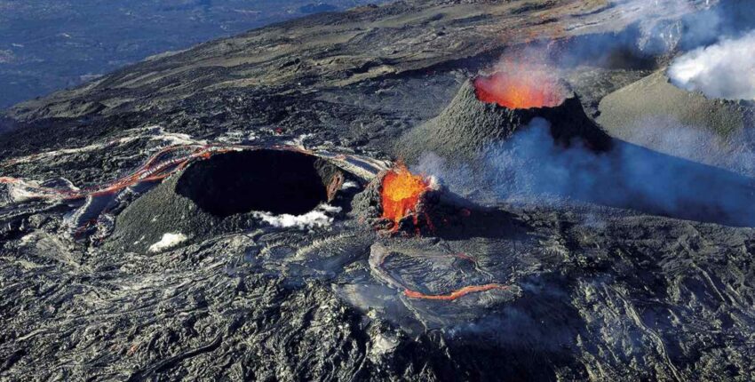 Eruption Piton de La Fournaise grandes pentes cartedelareunion fr © Serge Gelabert 1204×800