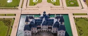Rundflug über das Schloss Vaux-Le-Vicomte: Erlebnis im Hubschrauber